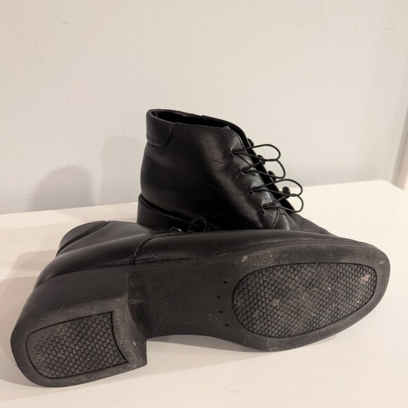 St. John's Bay Peggy black patent leather low-heeled ankle boots, women's size 8 - Picture 3 of 8